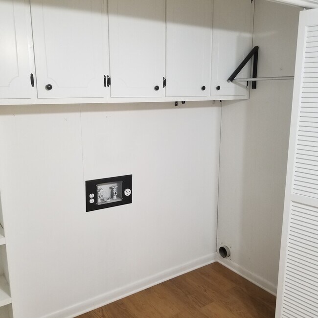 Laundry Room - 4813 Lori St