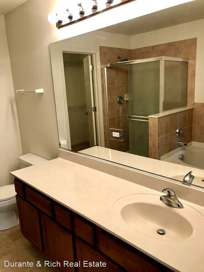 Building Photo - 3 br, 2.5 bath House - 631 Crystal Springs Ct