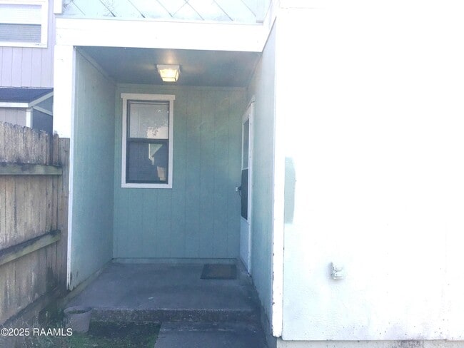 Building Photo - 37 Larkspur Ln