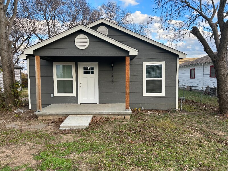 Primary Photo - 2429 N Rockford Ave