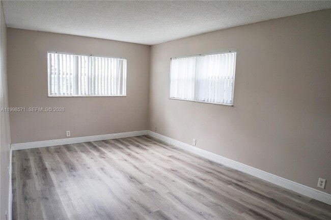 Building Photo - 4280 Woodside Dr