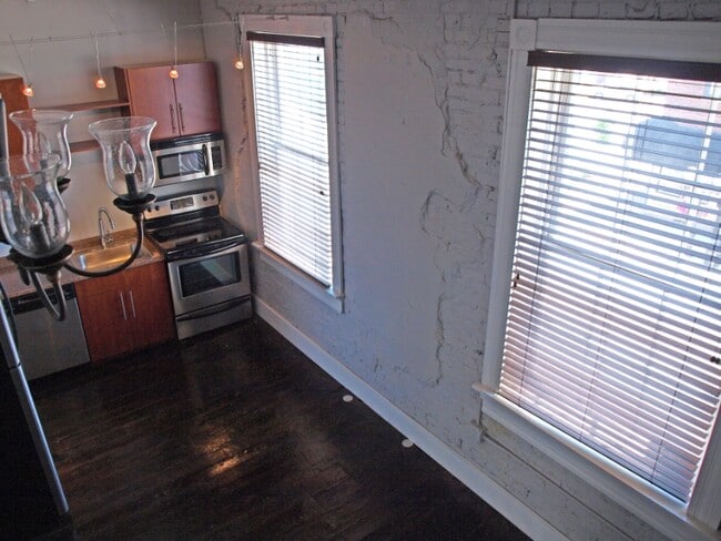 Building Photo - 206 State St