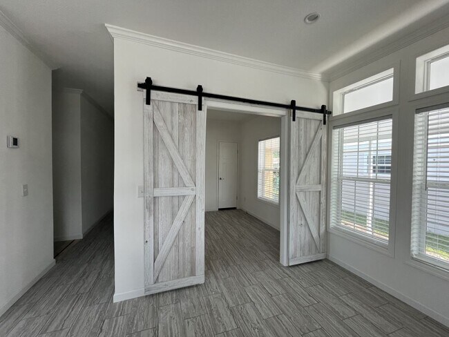 Building Photo - 557 Bimini Cay Cir