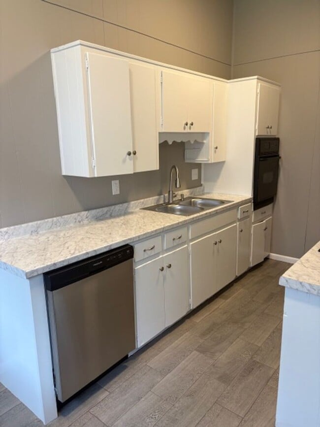 Building Photo - 428 Sierra Madre Dr