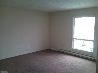 Sala de estar - 613 N Green Rd