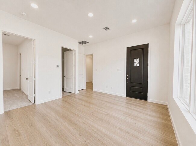 Building Photo - 31026 Sun Vly Dr