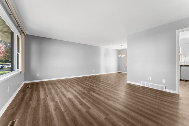 Building Photo - 632 South St