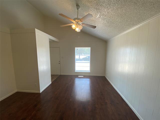 Foto del edificio - 5825 Columbia Ave