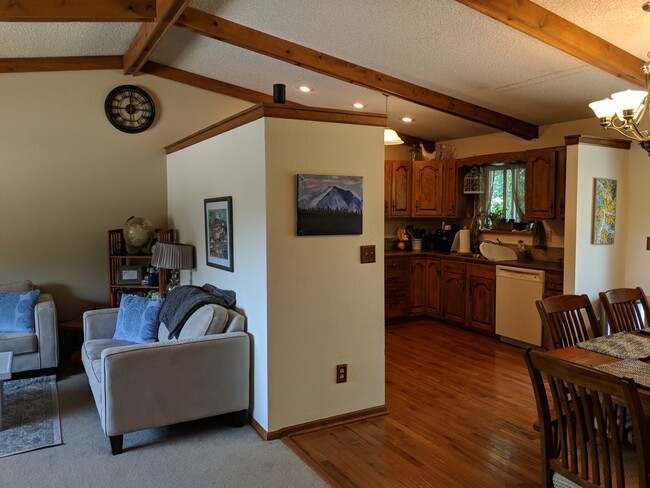 Foto del edificio - 6004 Little Johnny Dr