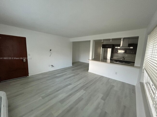 Foto del edificio - 7430 Carlyle Ave