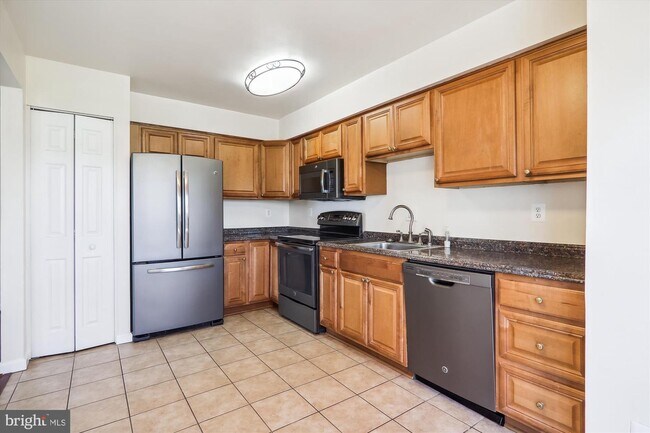 Building Photo - 13164 Musicmaster Dr