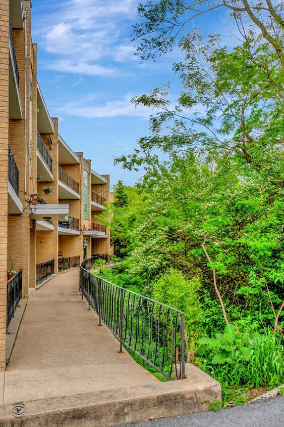 Foto principal - 8616 W 95th St