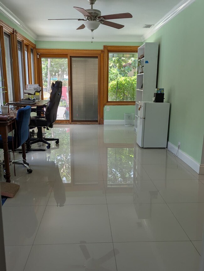 Florida Room - 2220 NE 37th St