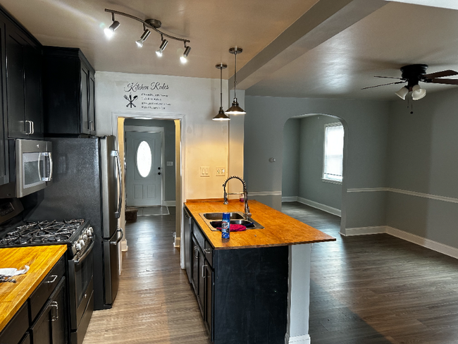 Building Photo - 2412 Keyway