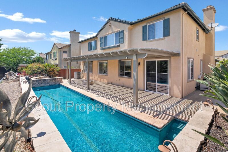 Foto principal - 33181 Embassy Ave