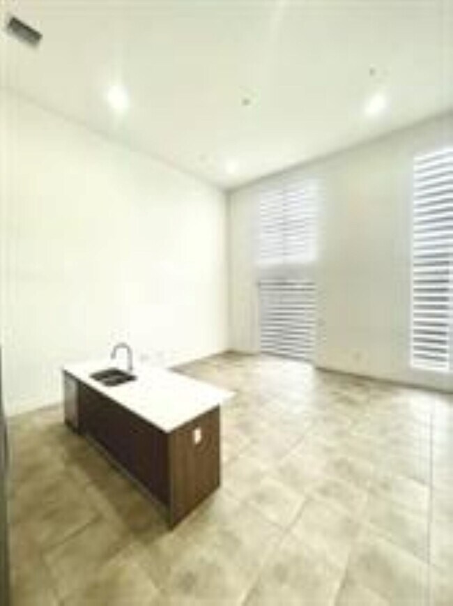 Foto del edificio - 3455 NE 5th Ave