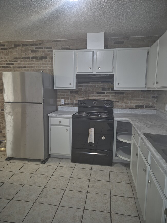 Kitchen - 13041 Andy Dr