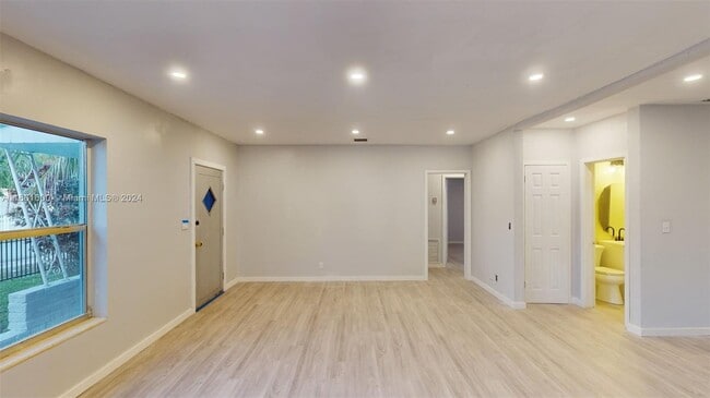 Foto del edificio - 1246 NE 110th Terrace