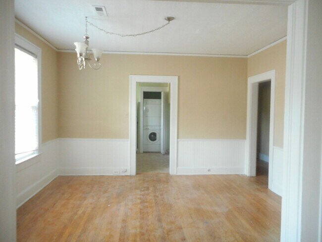 Building Photo - Half off first full month  -Wesley Heights...