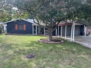 Building Photo - 1917 Green Meadows Cir