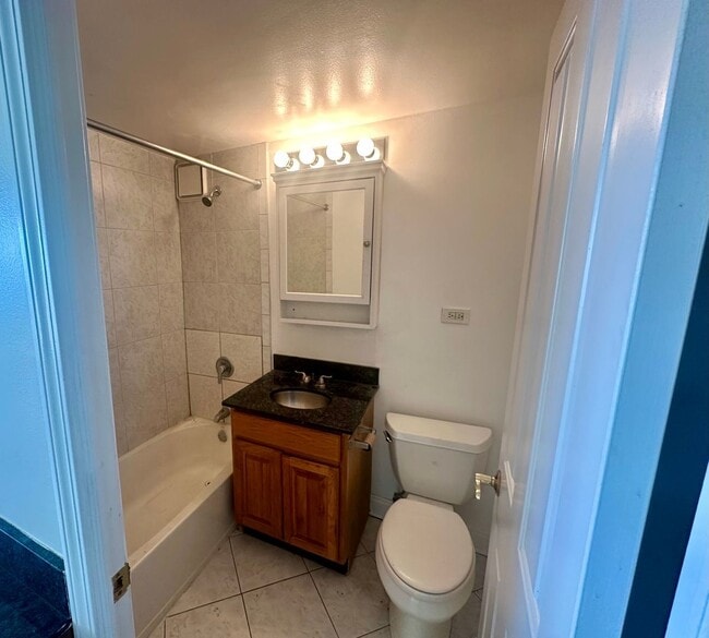 Foto del edificio - 4180 N Marine Dr