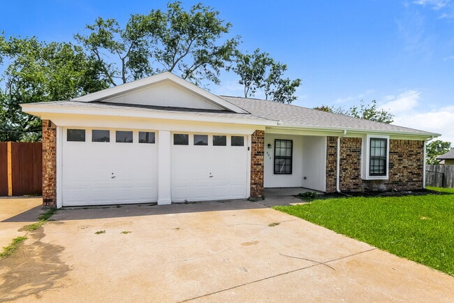 Building Photo - 402 Sunnyview Ct