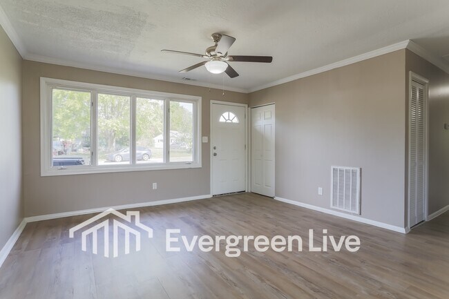 Foto del edificio - 1657 Eastbrook Dr S