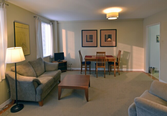 Foto del edificio - 1200 N Nash St