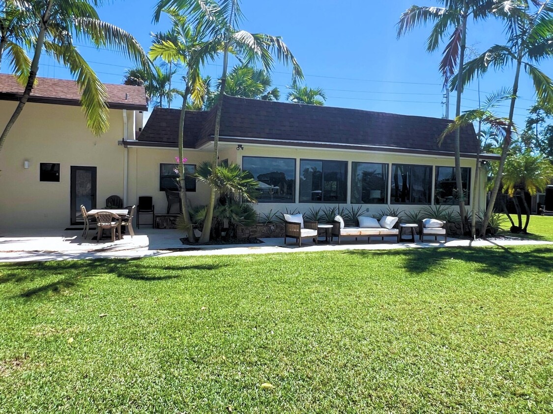 Foto principal - 7315 Pine Tree Ln