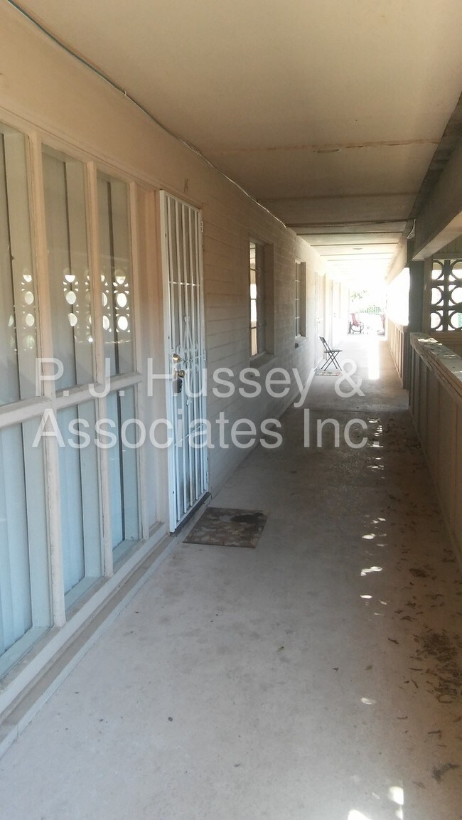 Building Photo - 345 W Pasadena Ave