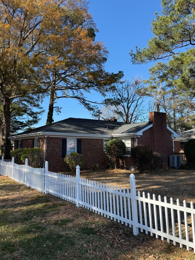 Foto del edificio - Charming Ranch in Elizabeth River Shore!