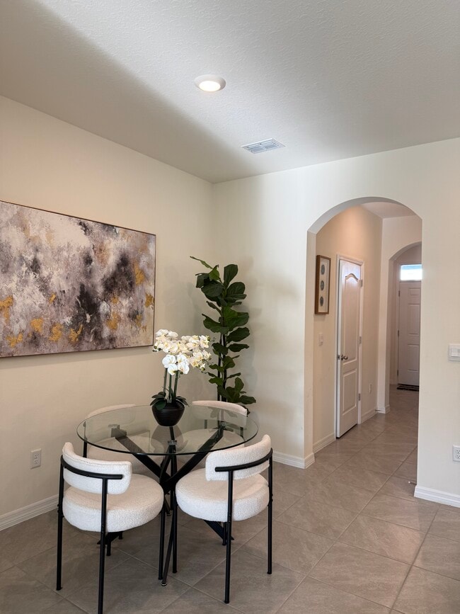 Building Photo - 111 Maya Wy