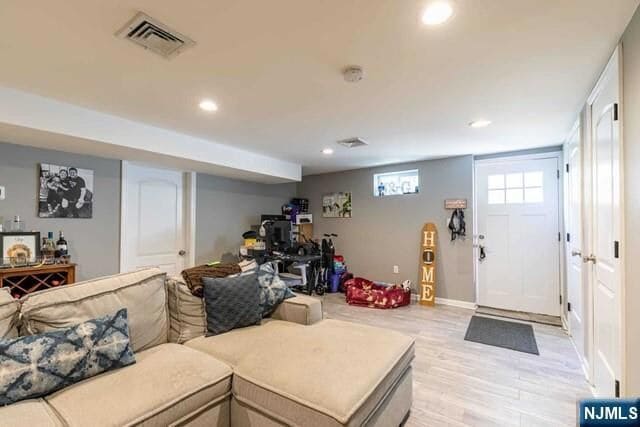 Building Photo - 126 Riverside Ave