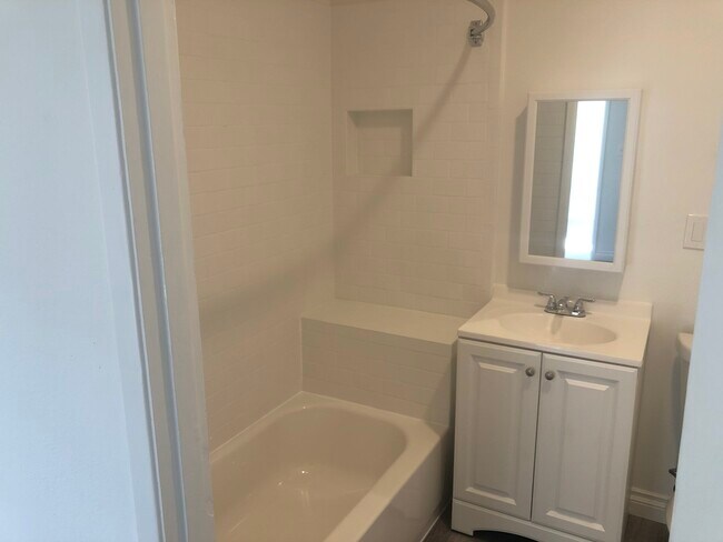 Foto del edificio - 106 N Allen Ave