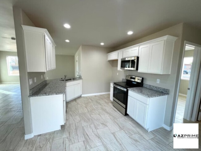 Building Photo - Awesome Home