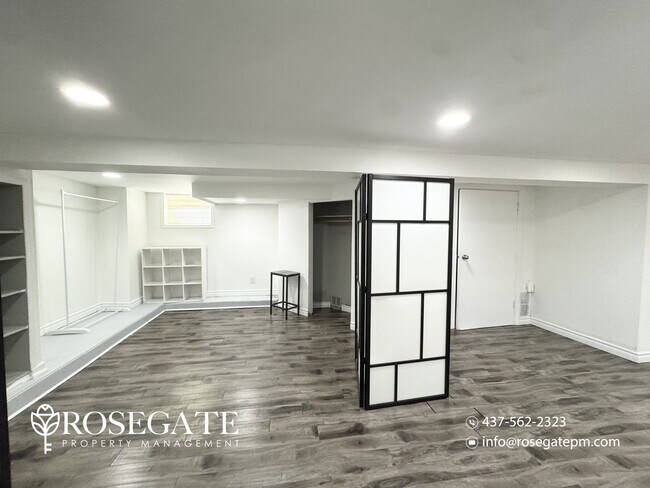 Photo du bâtiment - Pet-Friendly Walkout Studio Basement with In-Unit Laundry – East York