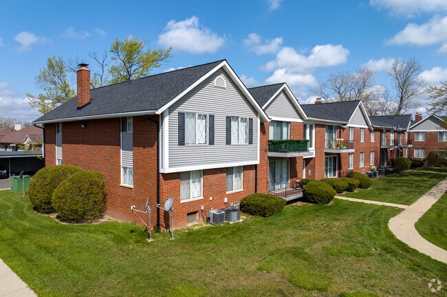 Building Photo - Carriage Hill Apartments - Dearborn Height...