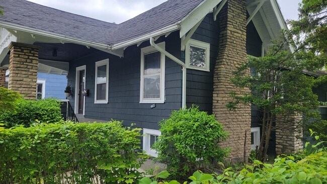Building Photo - 467 E Amherst St