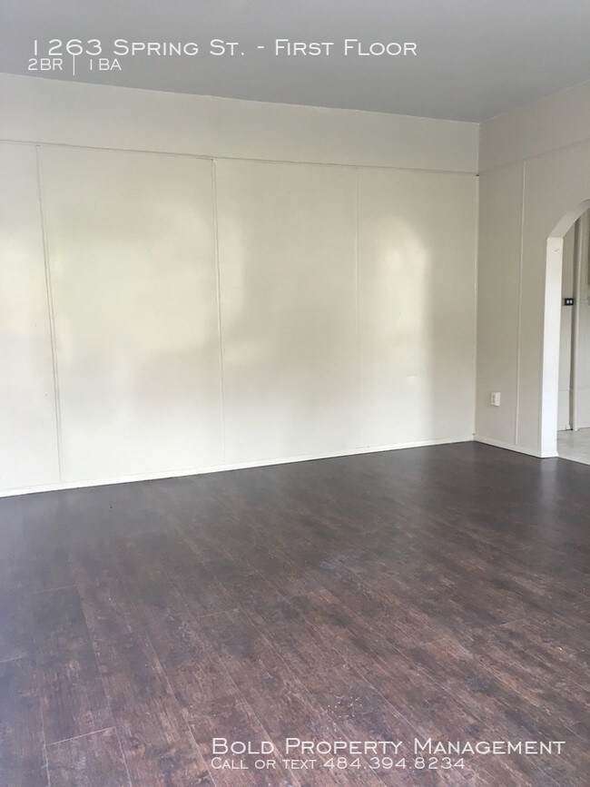 Foto del edificio - 1st floor Apartment on Spring & 13th