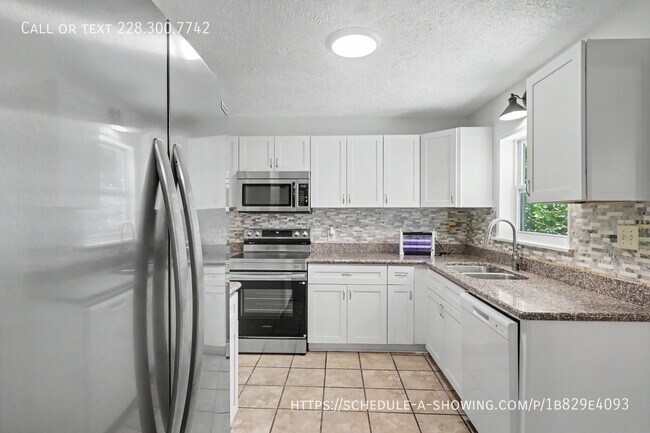 Foto del edificio - 10616 Oak St