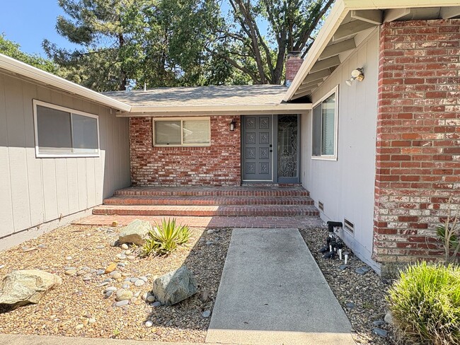 Foto del edificio - Beautiful 3 Bed, 2 Bath Home in a Desirabl...
