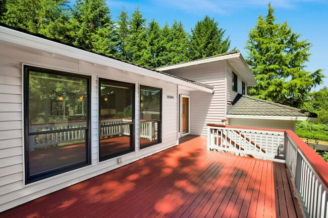 Building Photo - Immaculate 3 Bdrm 1.75 Bath + Bonus Room i...