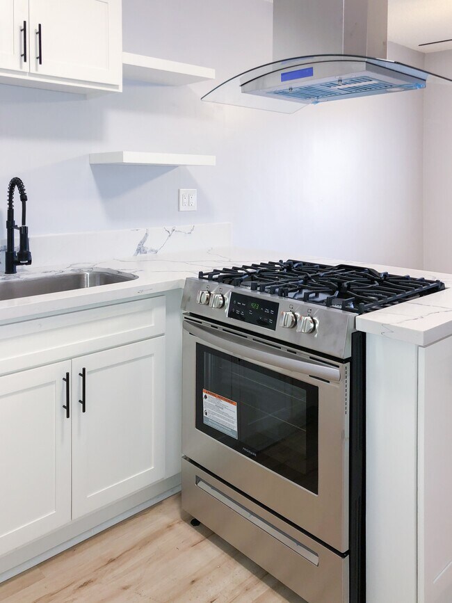 Building Photo - 125 E Spring St