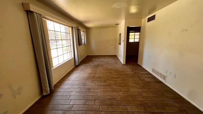 Foto del edificio - 1322 S Cedar St