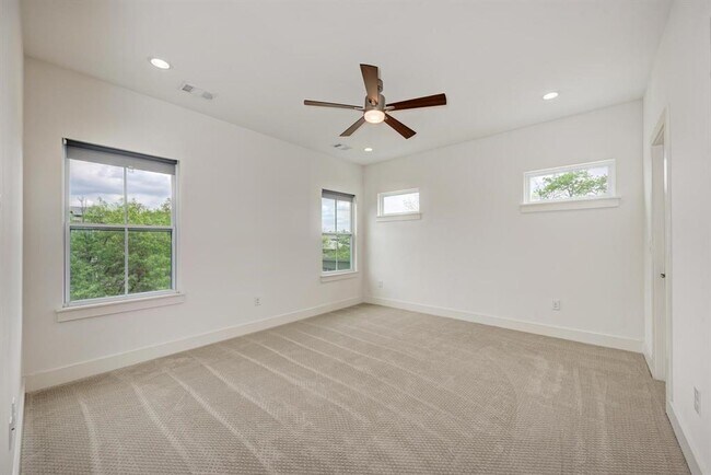 Building Photo - 1000 Taulbee Ln