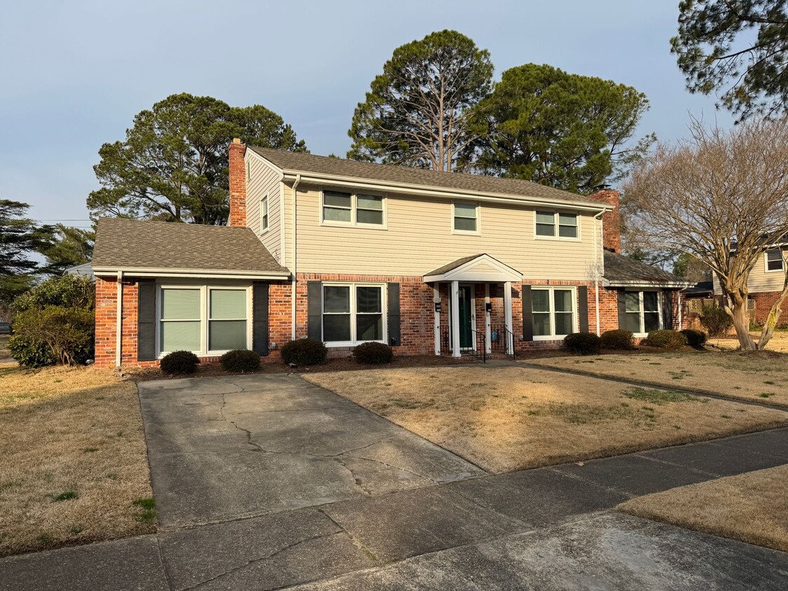 Primary Photo - EAST POINT Five Bedroom Home