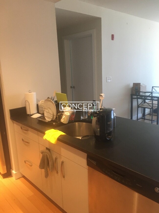 Building Photo - 601 Albany St