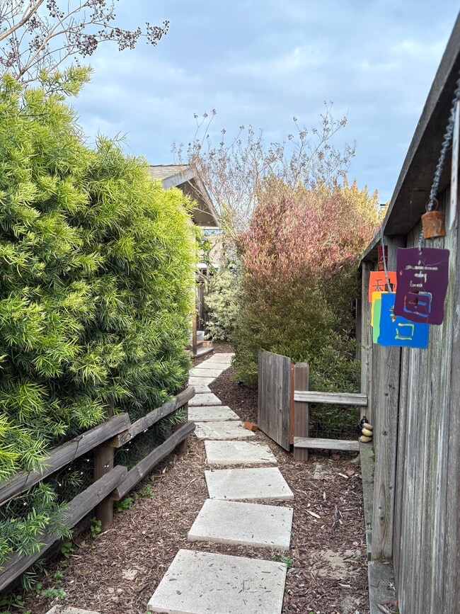 Path to house - 1052 8th Ave