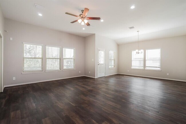 Foto del edificio - 1204 Chateau Woods Pkwy Dr