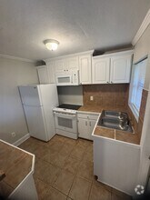 Building Photo - 2802 Southwood Dr